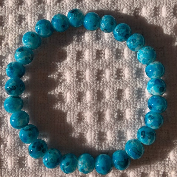 Pretty Turquoise Colored Beaded Stretch Bracelet - Picture 1 of 3